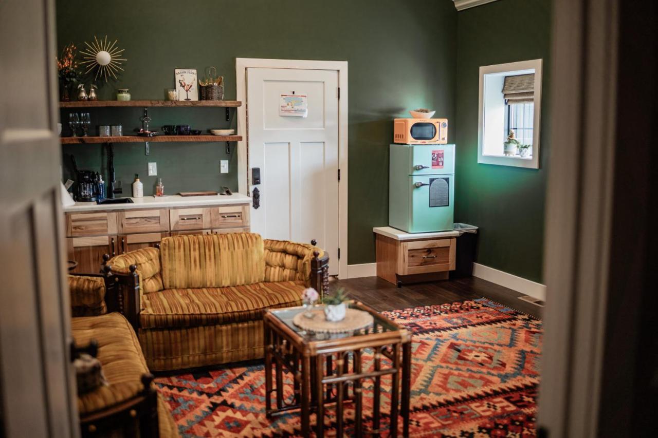 The Atrium - A Boutique Hotel - Suite 17 Perryville Bagian luar foto